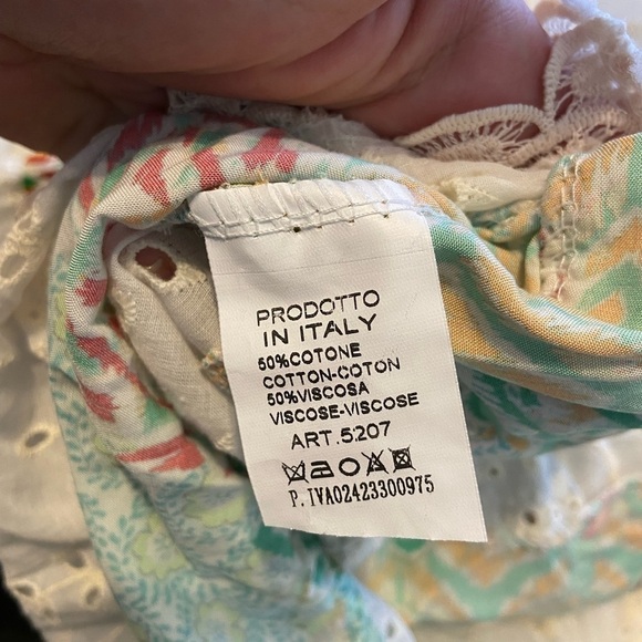 Prodotto Made In Italy Eyelet Floral Blouse - Picture 4 of 7